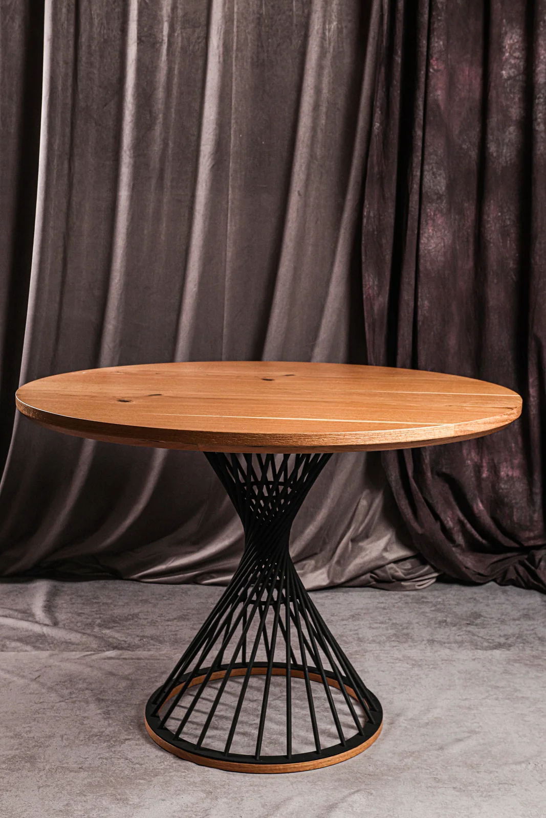 Стол круглый Contorno